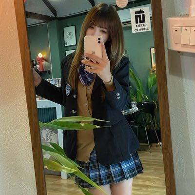 HnunSrayya's profile picture. 