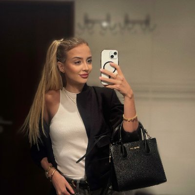 Marylou97026760's profile picture. Grow brighter with every ‘good morning’—the world’s waiting