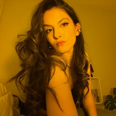 scapefromyou's profile picture. Art student | Women, Life, Freedom.