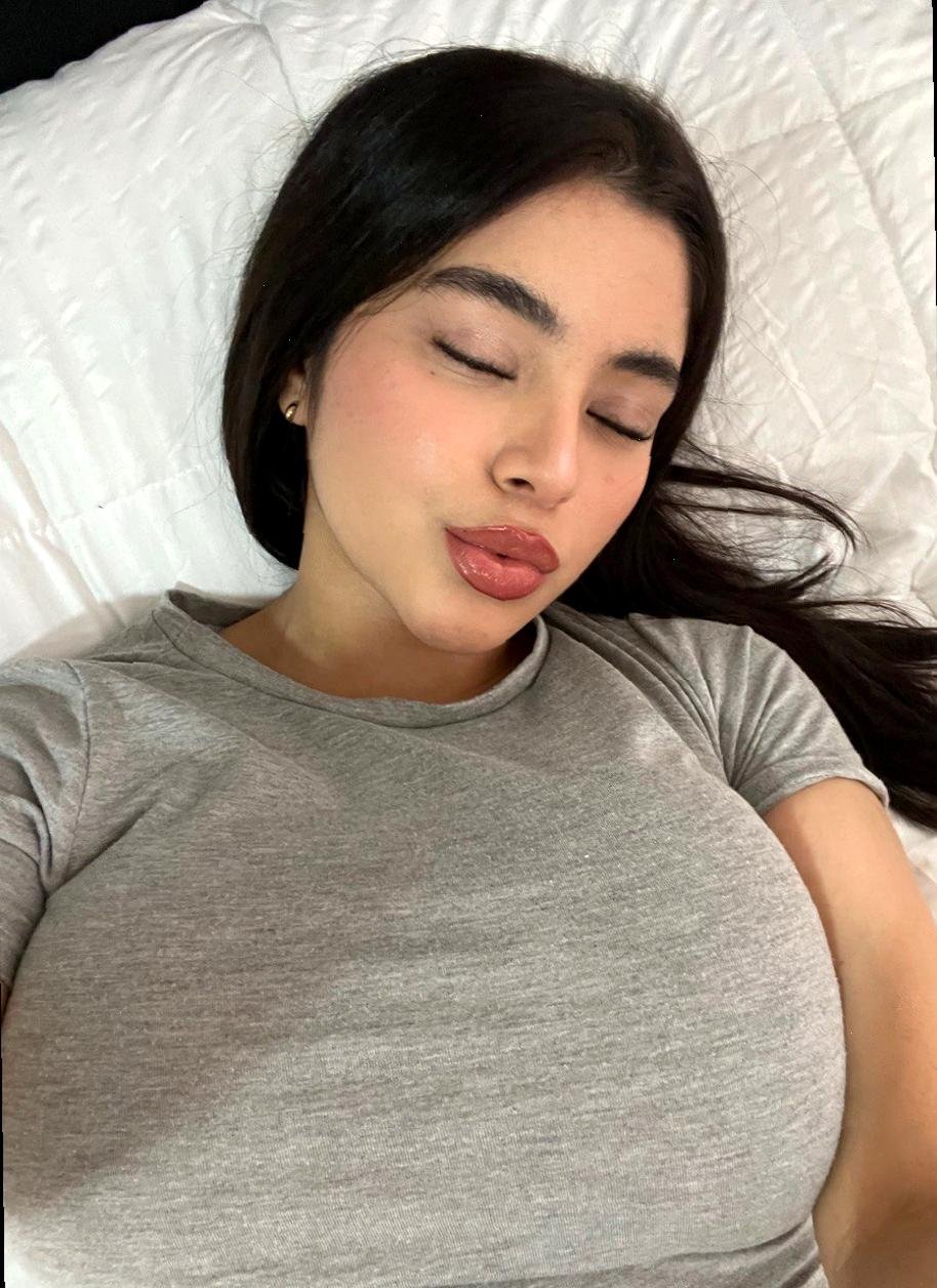 mollydtry's profile picture. 21 🤍 elon nuked my old account so i’m reborn as a glitter potato :/ socio? maybe 🥔✨