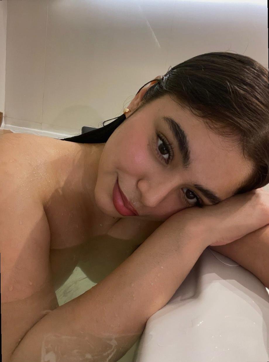 mollycljc's profile picture. 21 🤍 elon nuked my old feed so i'm buffering here :/ chaos scholar & snack archaeologist 🥨🛸