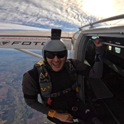 Nicomplex's profile picture. Be a pineapple 🍍 stand tall, wear your crown, stay sweet inside.  papiluchón o papitoflyer dependiendo del día