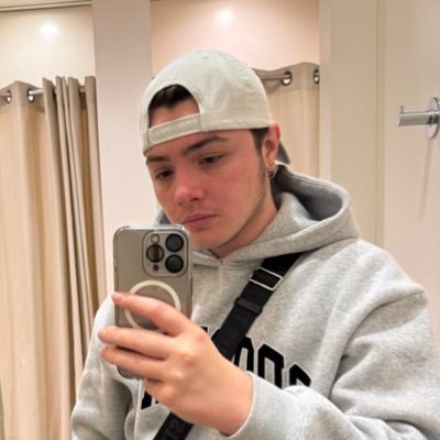 ptitboy_'s profile picture. transmasc ☉ | @lepvdemahe