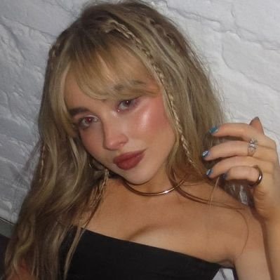 lilisfolio's profile picture. acadêmica de letras | aplicação dos estudos na vida real