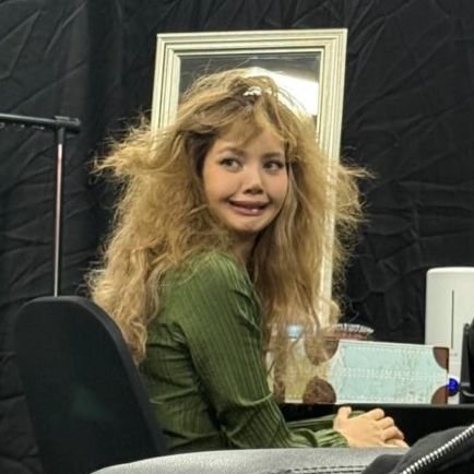 minilisa_'s profile picture. LISA. that's all i'm gonna say. (currently busy with life) https://t.co/G8v3grd6cY