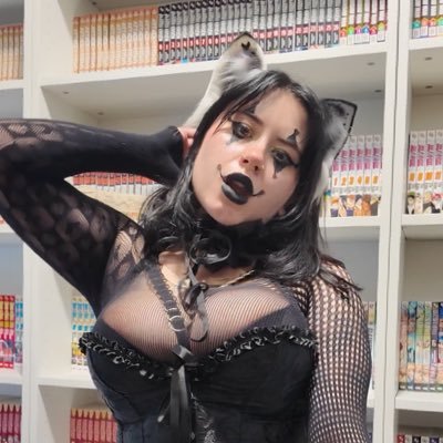 bee_dior's profile picture. Bee Dior | 25 | Bi | Poly

✨ chaotic neutral force of entropy ✨

🍑 dark eyes thick thighs 🍑

🔗↘️