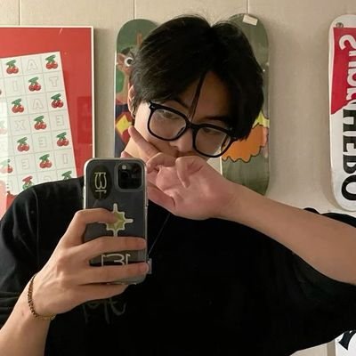 jeonginrin's profile picture. Leo y yo comiendo un cevichito 🥱