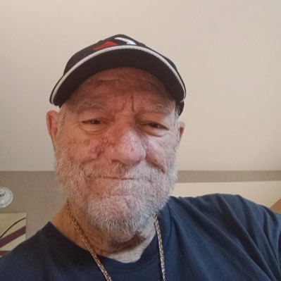 Garysturma2235's profile picture. https://t.co/5Dw8N2tMqM