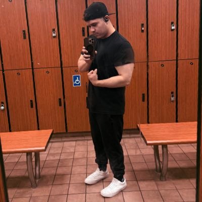 i2Drop's profile picture. Villains are made not born😈