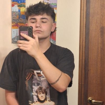 TChudno's profile picture. Fundamentalista de la buena musica. Los piojos, callejeros, sdp y canserbero. De talleres como el 98% de la provincia