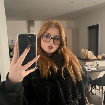 chlochloe111's profile picture. 