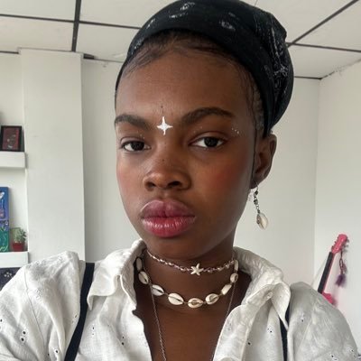 rox_mosquera's profile picture. elle. tarotista. soy pansexual y no binarie, o sea, indecise.