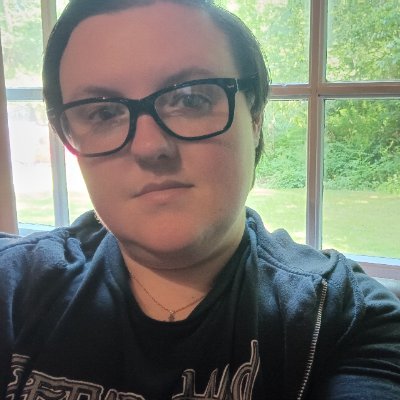 VickiPerry2023's profile picture. Proud mum and wife, football fan, history & canal nerd. Also The Imperfect Knitter.  Leader with @girlguiding