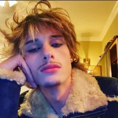 v3x_v0id's profile picture. ⌖ed diary⌖ sw: 180, cw: 146, gw: 120 ugw: 110