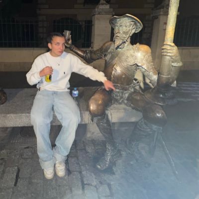 martiinamunooz's profile picture. me muevo en silencio, con los míos, por amor y por vicio