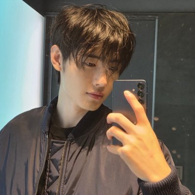 hoonvsn's profile picture. always with #ENHYPEN and #SEVENTEEN