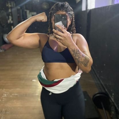 KaarenXavier's profile picture. 💚 @FluminenseFC ❤    💍
técnica Futebol/futsal ⚽️🏃🏽‍♀️🏳️‍🌈
Personal trainer e Instrutora💪🏾
Pós-graduada em treinamento desportivo 🏋‍♂️🏋🏽‍♀️