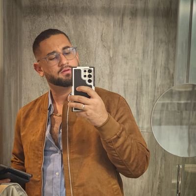 AbifarajSanful's profile picture. Gay de nacimiento.
Una conciencia limpia es, por lo general, una señal de mala memoria.
Venezolano-Argentino 🇻🇪🇦🇷
Viviendo en Andalucia 🇪🇸.