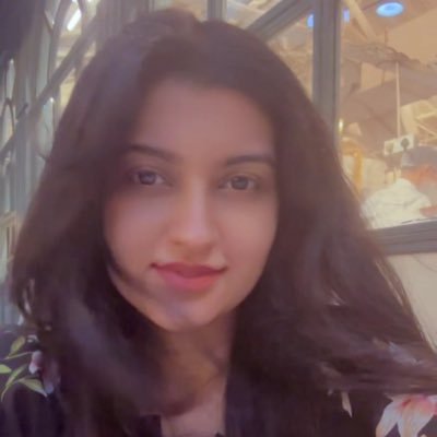 DesignsbyNat's profile picture. Thumbnail Designer