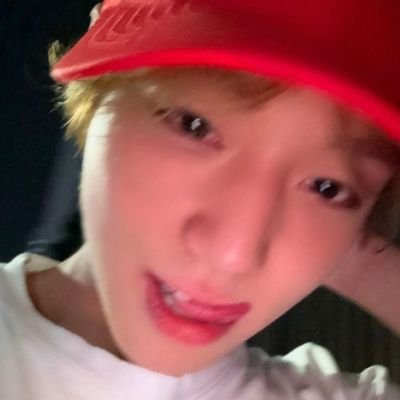 samnikov's profile picture. yoongi jihoon y yo escuchando campos eliseos