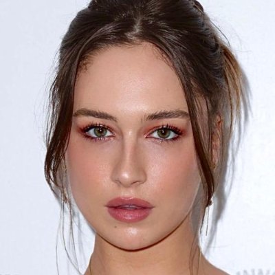 Elsie936's profile picture. Hi! My name is **Elsie Linville**, and I'm originally from **Portland, Oregon, USA**. I'm a **27-year-old digital marketing specialist** with a passion for bran