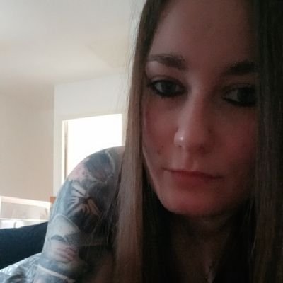 Izzie1916's profile picture. ➜ Passionnée de jeux vidéo🎮 | ➜ Follement amoureuse de #TheLastOfUs😍 | ➜ Mordue de l'univers des #Zombies🧟‍♂️🧟‍♀️ | ➜ Fan inconditionnelle d'@HARDWELL🎶🎧