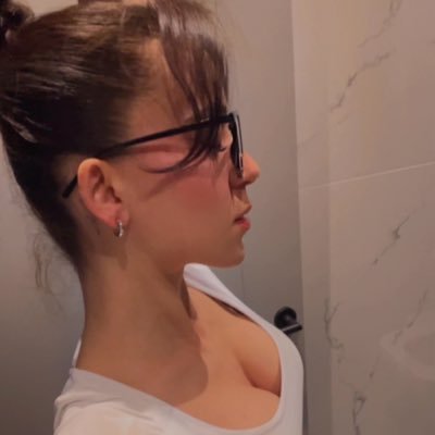ebrukzlyr's profile picture. cici bici ebru