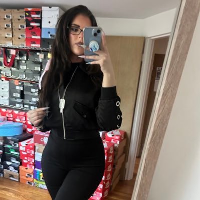 efiorentino31's profile picture. ❥ sneakers, makeup, & metallica ☀︎︎♍︎ ☽♓︎ ♡ #NEPats #DirtyWater #NHLBruins #DifferentHere