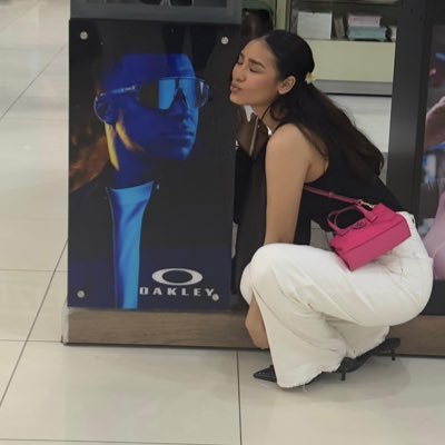ceoemendoza's profile picture. 27, VA girlie, makeup enthusiasts. Hala Madrid y Nada Más.🤍
