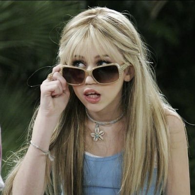 smileyxxmileyy's profile picture. SOMETHING BEAUTIFUL, THE ALBUM - OUT NOW! 🩶 smiler since 2006 ✨