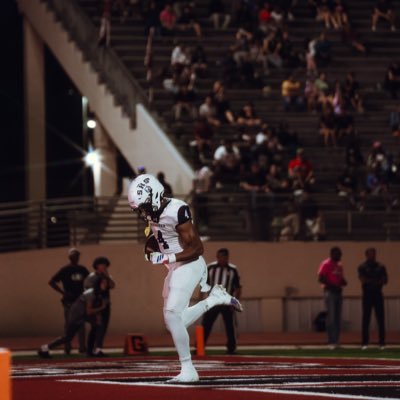 JosiahWalker08's profile picture. 28 RB, ATH, 40 yard 4.58/offensive threat at @ShoemakerHs 6A/6ft’1 200lbs/3x KISD district 400runner 🥇/athlete 📚/254-338-5656/josiajwallker@gmail.com
