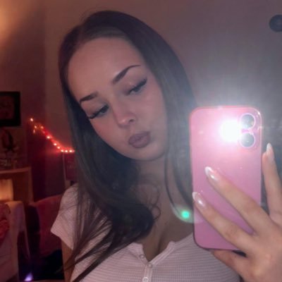 pinksunrise13's profile picture. 