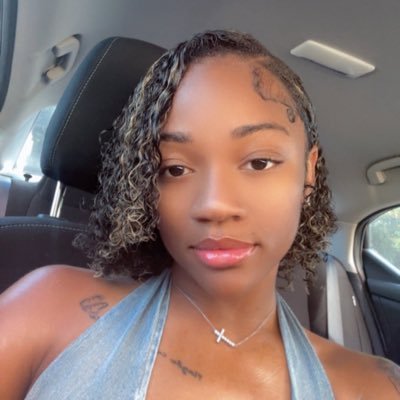 thahotttie's profile picture. ✝️