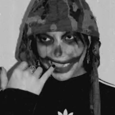 sumettunie's profile picture. Bisexual, writer for fun and bubble.