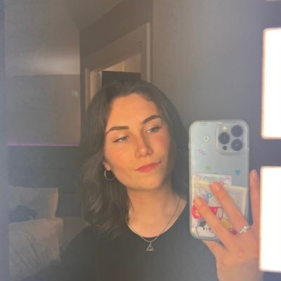 iCharveyy's profile picture. 