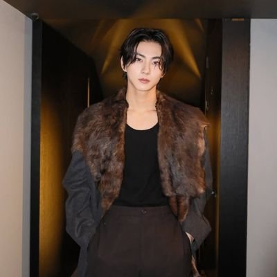 yjungwond's profile picture. 〔  𝐔𝐍𝐑𝐄𝐀𝐋  〕Leader of @CHARIBDISY  ⌇  The baby sheep can make you fall in love with sweet voice and dimple。Mostly on DM 一 Leave Soon? 💢