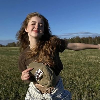 NadaMos19140655's profile picture. Just a girl with stars in her eyes