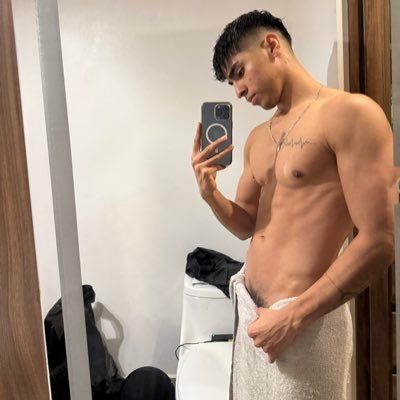 OmarPal26082782's profile picture. tengo grupo privado de telegram pregúntame por msj 🥵💦 Ig:Omarpalomino12