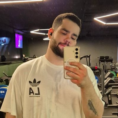 danweyne_'s profile picture. Médico veterinário cursando medicina de gente, pós-graduado em patologia clínica e oncologia de pequenos animais, amante de bicho e felizmente ex-ursa.