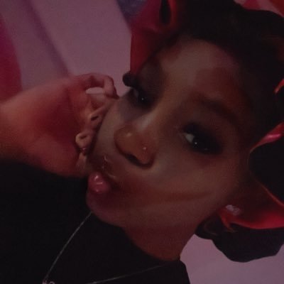 februerie's profile picture. faintlueur on ig