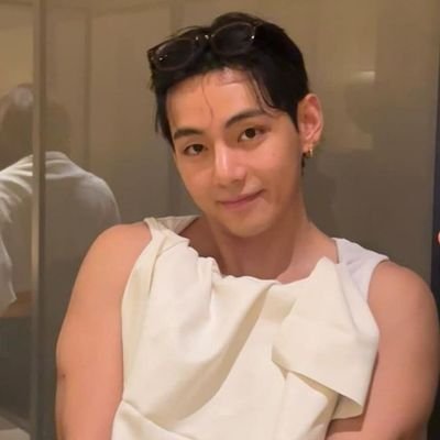 naoeavick's profile picture. Passo o dia reclamando da vida e lendo fanfics💜🏡