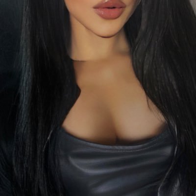 nylonprincess11's profile picture. Kroję duszę na kawałki i pożeram umysł w całości. Wykorzystuje słabość chłopców do spełniania swoich zachcianek 💅 Inteligencja & klasa to ja. Ty to 🏧