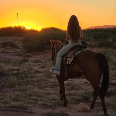 tooupouu_'s profile picture. bonsoiiiir