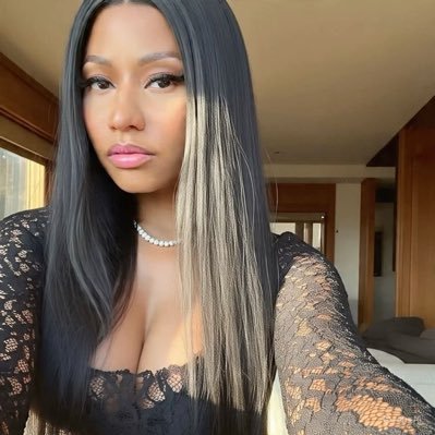 tanyaonrepeat's profile picture. your favorite tanya, probably ✨