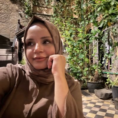 neslyhanonder's profile picture. 