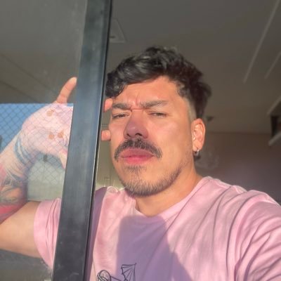 viniciuslimara's profile picture. Apenas um Viado básico, porém muitíssimo inteligente.