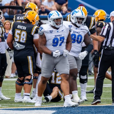 JuniorPoyser1's profile picture. NT 6’2 300lbs University at Buffalo
