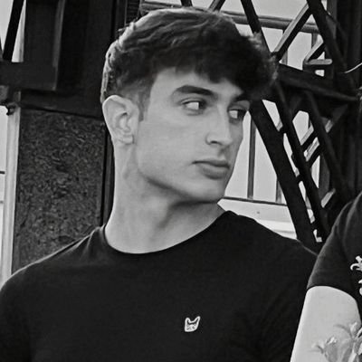 javileptic's profile picture. Quédate conmigo en esta noche abisal 🌌
@javitopriv