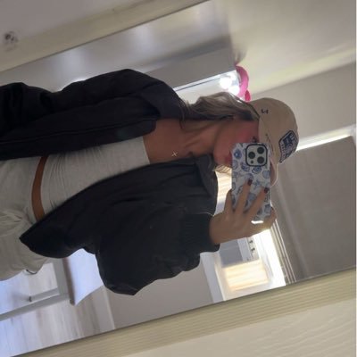 avabianco13's profile picture. 