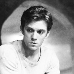 natsumioomi's profile picture. якщо з моєї голови впаде волосина, то певно мене збила машина. АМБАСАДОРКА АДАМА МІЛЛІГАНА